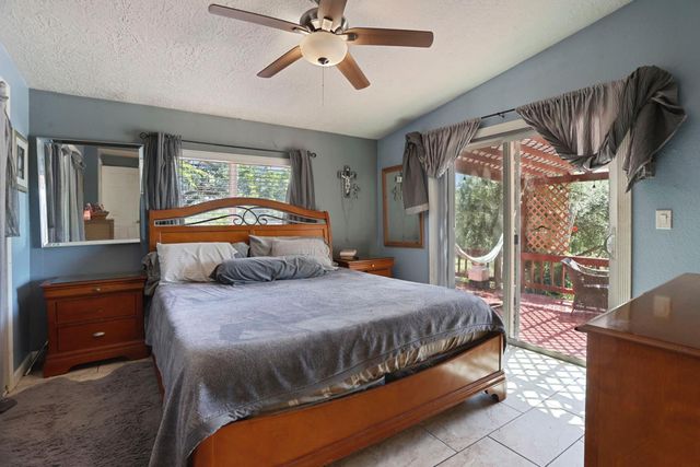 901 Quail Oaks Rd, Valley Springs, CA 95252