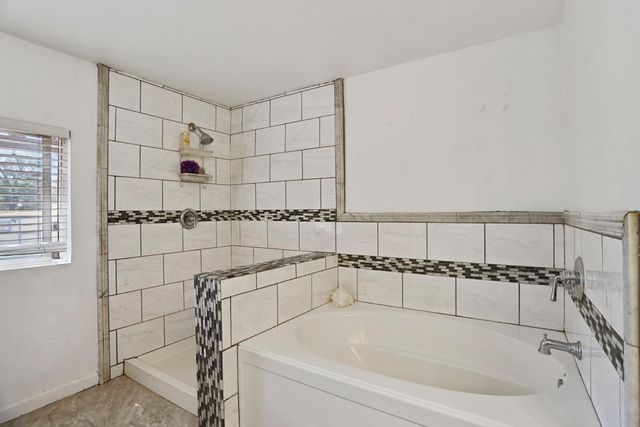 901 Quail Oaks Rd, Valley Springs, CA 95252