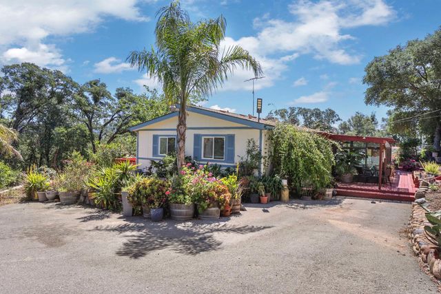 901 Quail Oaks Rd, Valley Springs, CA 95252