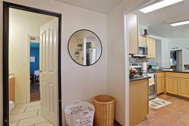 901 Quail Oaks Rd, Valley Springs, CA 95252