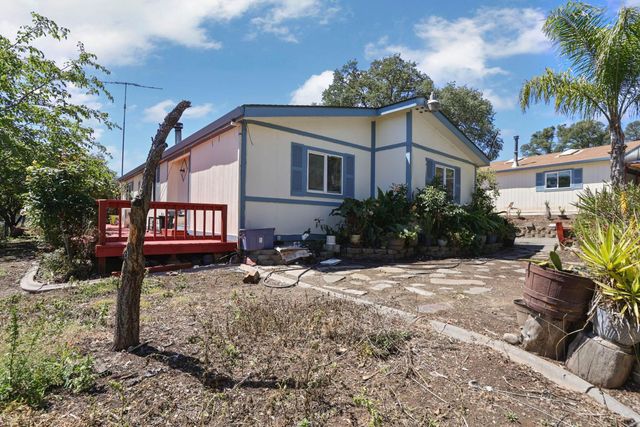 901 Quail Oaks Rd, Valley Springs, CA 95252