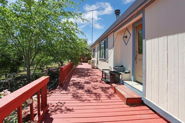 901 Quail Oaks Rd, Valley Springs, CA 95252