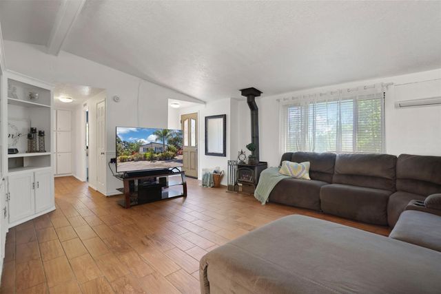 901 Quail Oaks Rd, Valley Springs, CA 95252