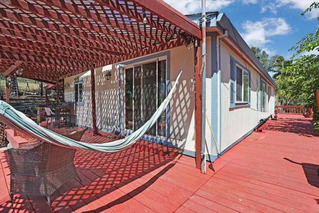 901 Quail Oaks Rd, Valley Springs, CA 95252
