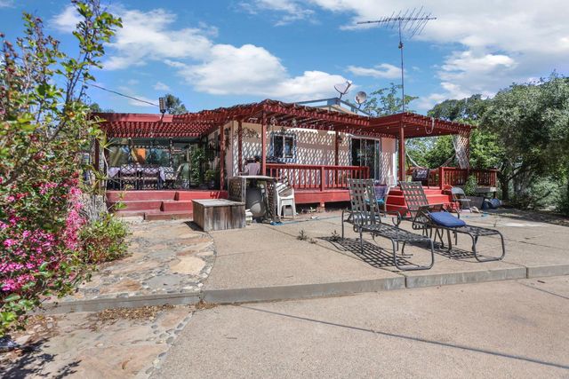 901 Quail Oaks Rd, Valley Springs, CA 95252