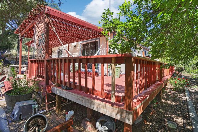 901 Quail Oaks Rd, Valley Springs, CA 95252