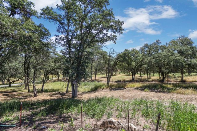 901 Quail Oaks Rd, Valley Springs, CA 95252