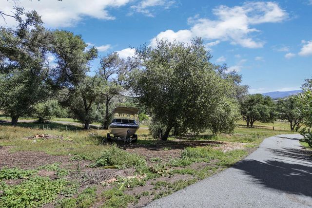 901 Quail Oaks Rd, Valley Springs, CA 95252