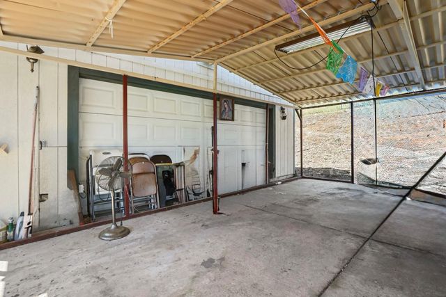901 Quail Oaks Rd, Valley Springs, CA 95252