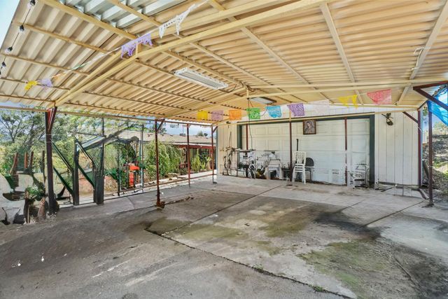 901 Quail Oaks Rd, Valley Springs, CA 95252