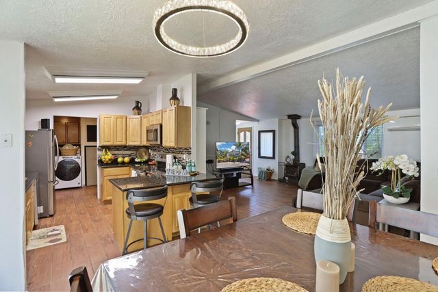 901 Quail Oaks Rd, Valley Springs, CA 95252