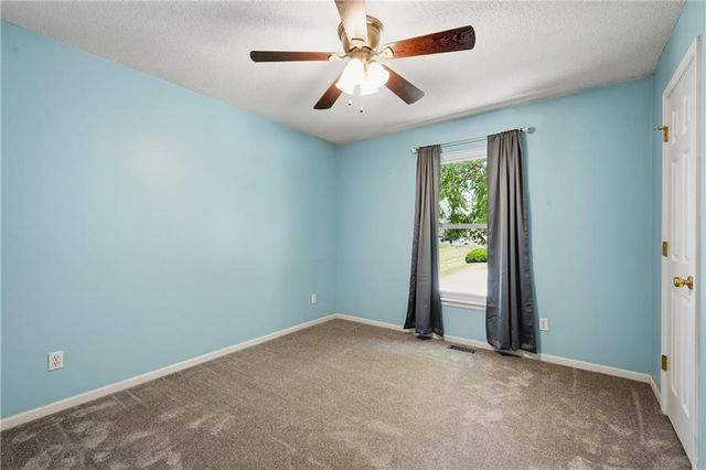 887 Glengera Street, Peculiar, MO 64078