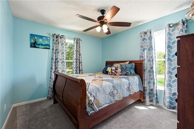 887 Glengera Street, Peculiar, MO 64078