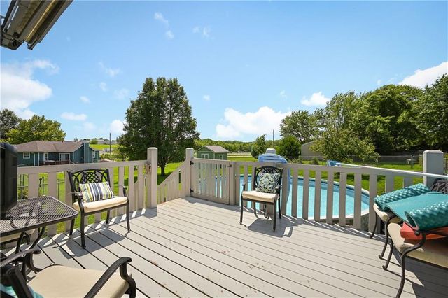 887 Glengera Street, Peculiar, MO 64078