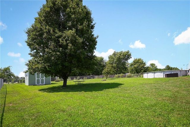 887 Glengera Street, Peculiar, MO 64078