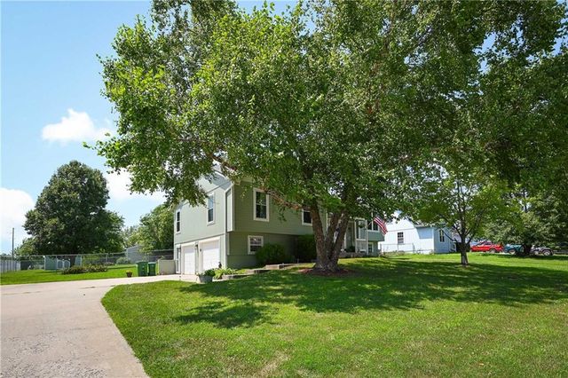 887 Glengera Street, Peculiar, MO 64078