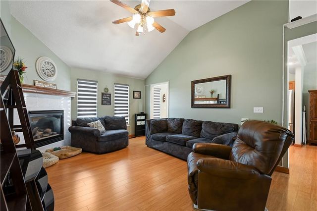 887 Glengera Street, Peculiar, MO 64078