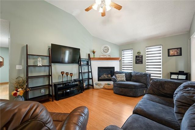 887 Glengera Street, Peculiar, MO 64078