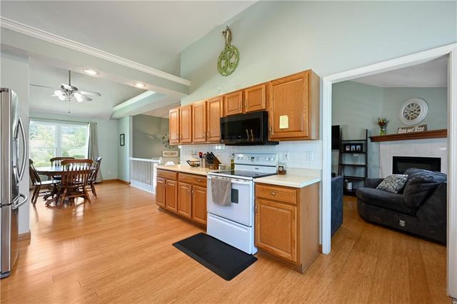 887 Glengera Street, Peculiar, MO 64078