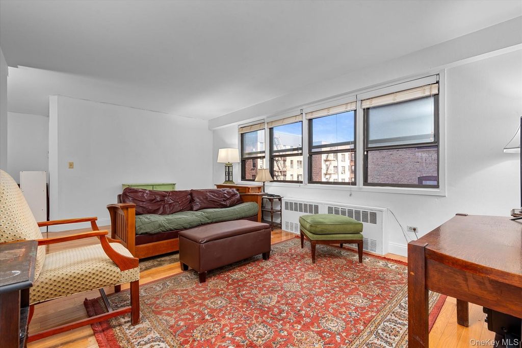579 West 215 Street 2F, New York (manhattan), NY 10034