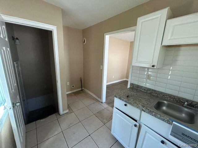 6078 Plainview Avenue, Detroit, MI 48228