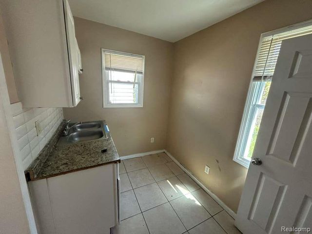 6078 Plainview Avenue, Detroit, MI 48228