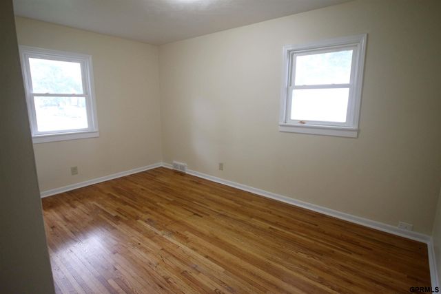 3221 Reed Drive, Bellevue, NE 68005