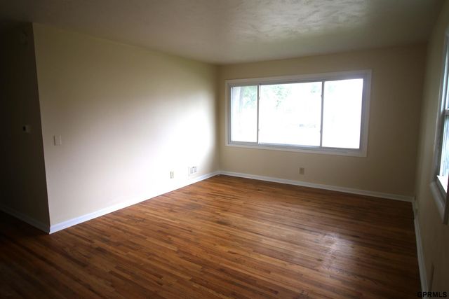 3221 Reed Drive, Bellevue, NE 68005