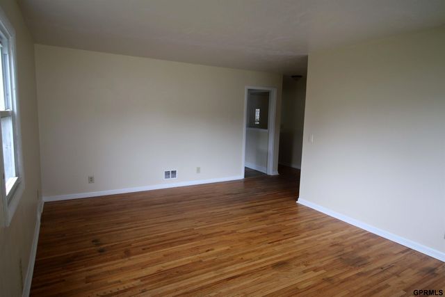 3221 Reed Drive, Bellevue, NE 68005