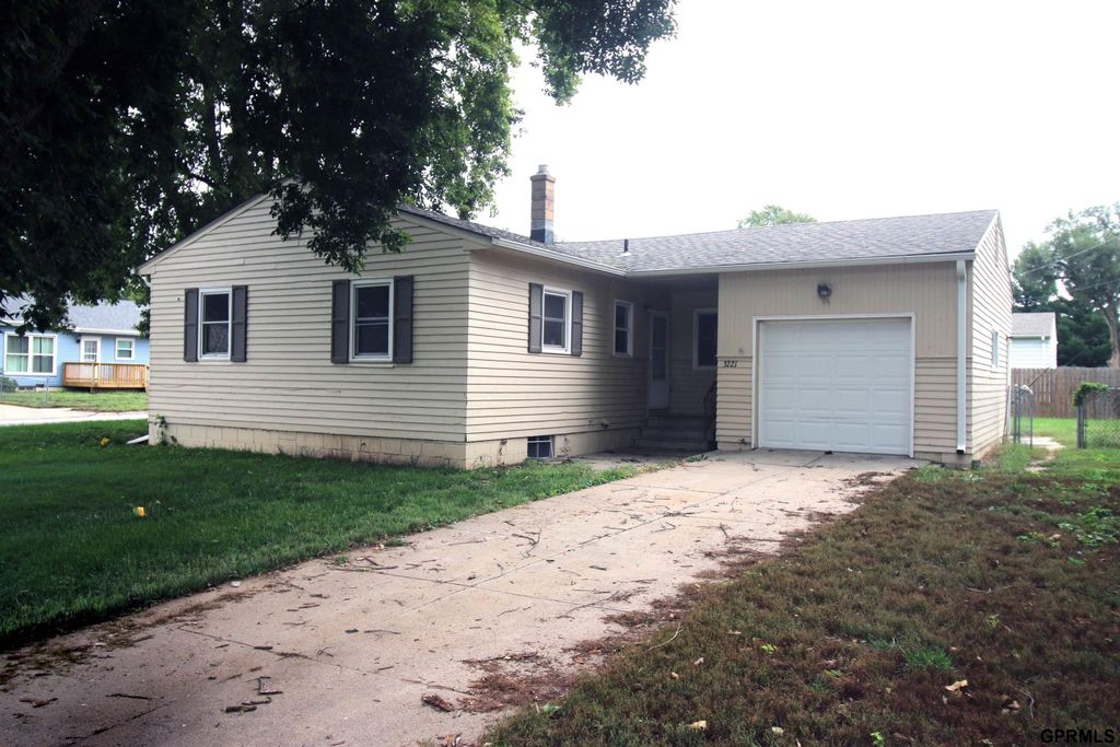 3221 Reed Drive, Bellevue, NE 68005
