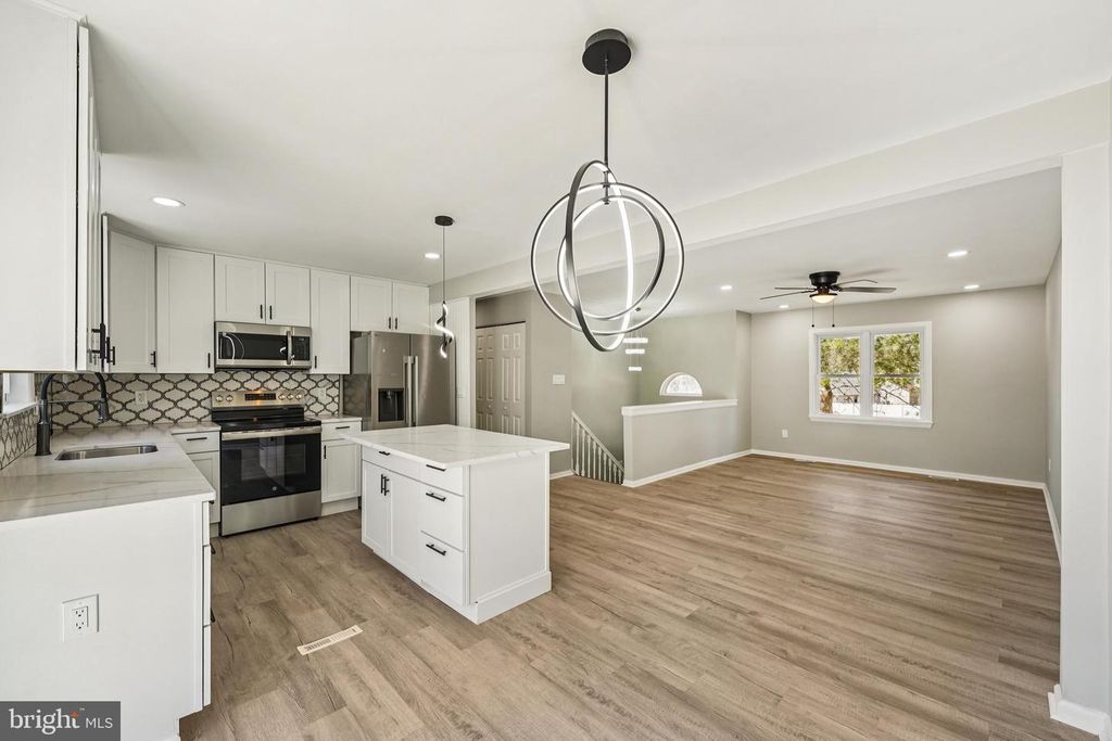 21 WHITLOW DR, Westampton, NJ 08060