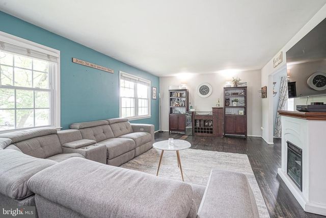 47 BRYANT RD, Blackwood, NJ 08012