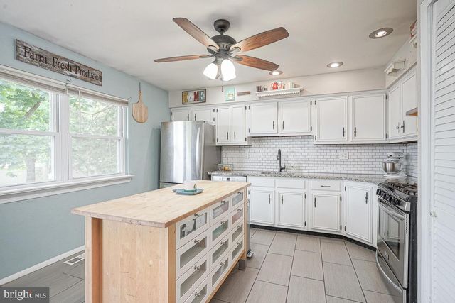 47 BRYANT RD, Blackwood, NJ 08012