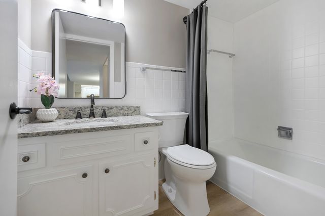 2900 Maple Avenue 17E, Downers Grove, IL 60515