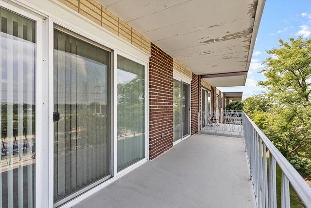 2900 Maple Avenue 17E, Downers Grove, IL 60515