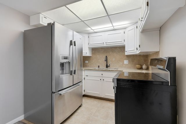 2900 Maple Avenue 17E, Downers Grove, IL 60515