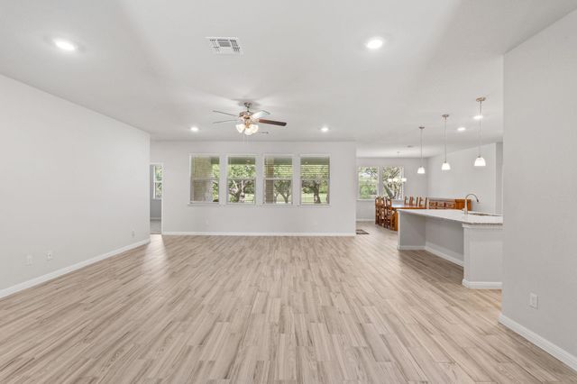 127 Tom Kite DR, Burnet, TX 78611