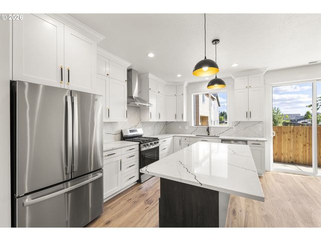 1271 brown, Woodburn, OR 97071