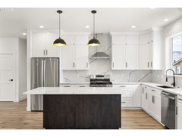 1271 brown, Woodburn, OR 97071