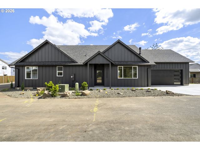 1271 brown, Woodburn, OR 97071