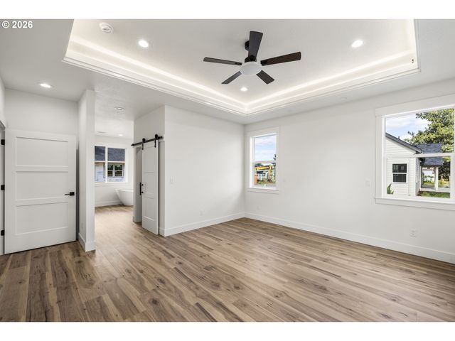 1271 brown, Woodburn, OR 97071