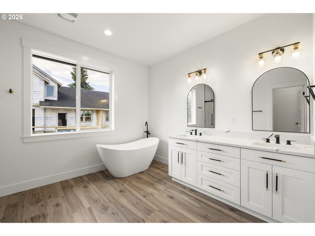 1271 brown, Woodburn, OR 97071