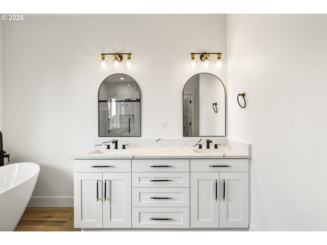1271 brown, Woodburn, OR 97071