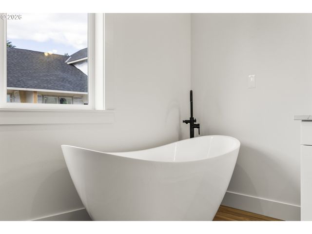 1271 brown, Woodburn, OR 97071
