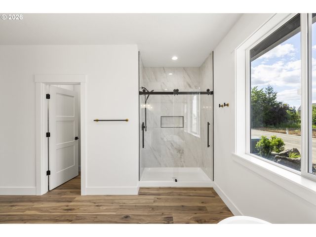 1271 brown, Woodburn, OR 97071