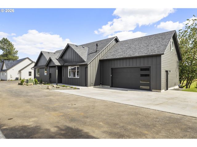 1271 brown, Woodburn, OR 97071