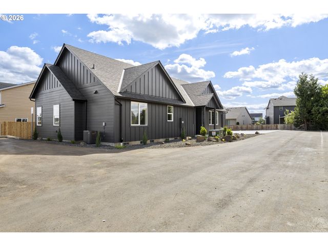 1271 brown, Woodburn, OR 97071