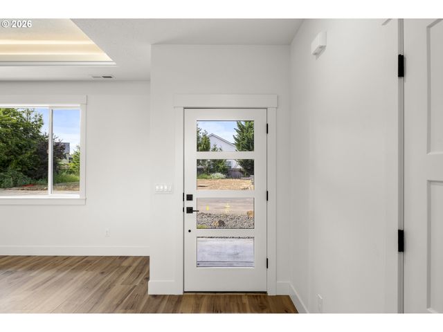 1271 brown, Woodburn, OR 97071