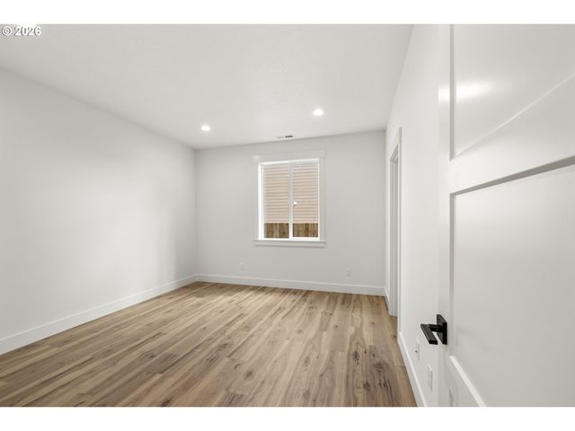 1271 brown, Woodburn, OR 97071
