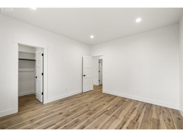 1271 brown, Woodburn, OR 97071